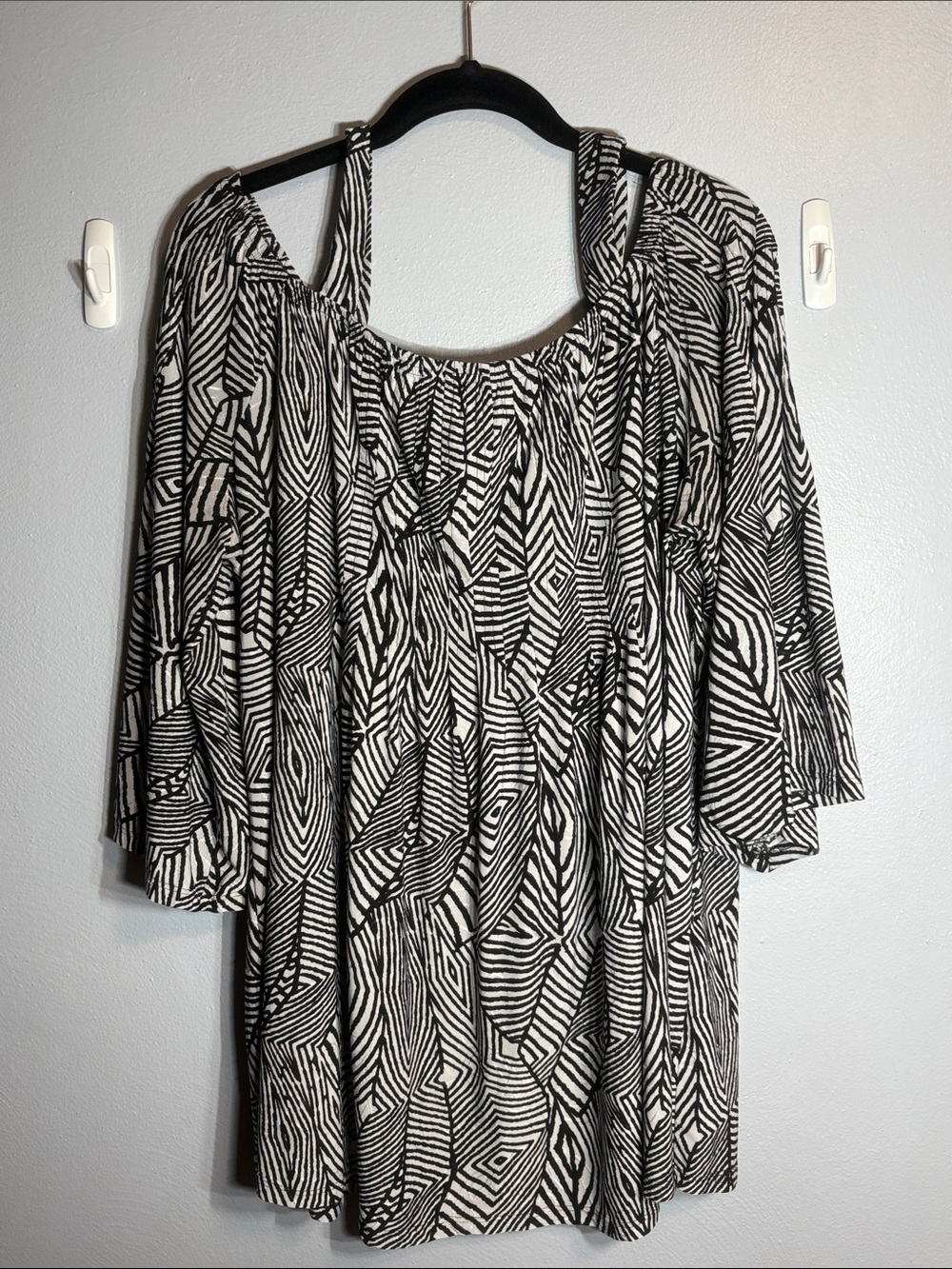 Avenue Black & White Geometric cold Shoulder Tunic with bell sleeves
